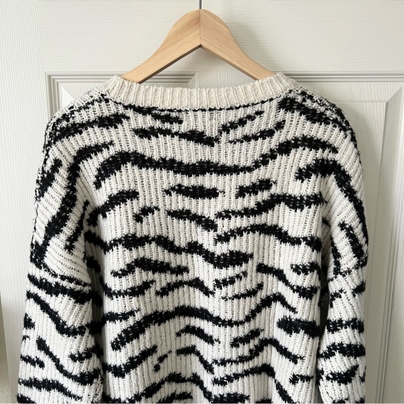 Line the Label Zebra Striped Black White Sweater Size L Round Neck Cotton Alpaca - Picture 14 of 15